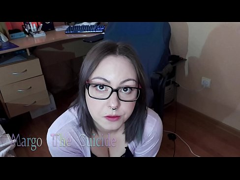 ❤️ Sexy Girl with Glasses Sucks Dildo Deeply on Camera ️ Video anale à noi ❌